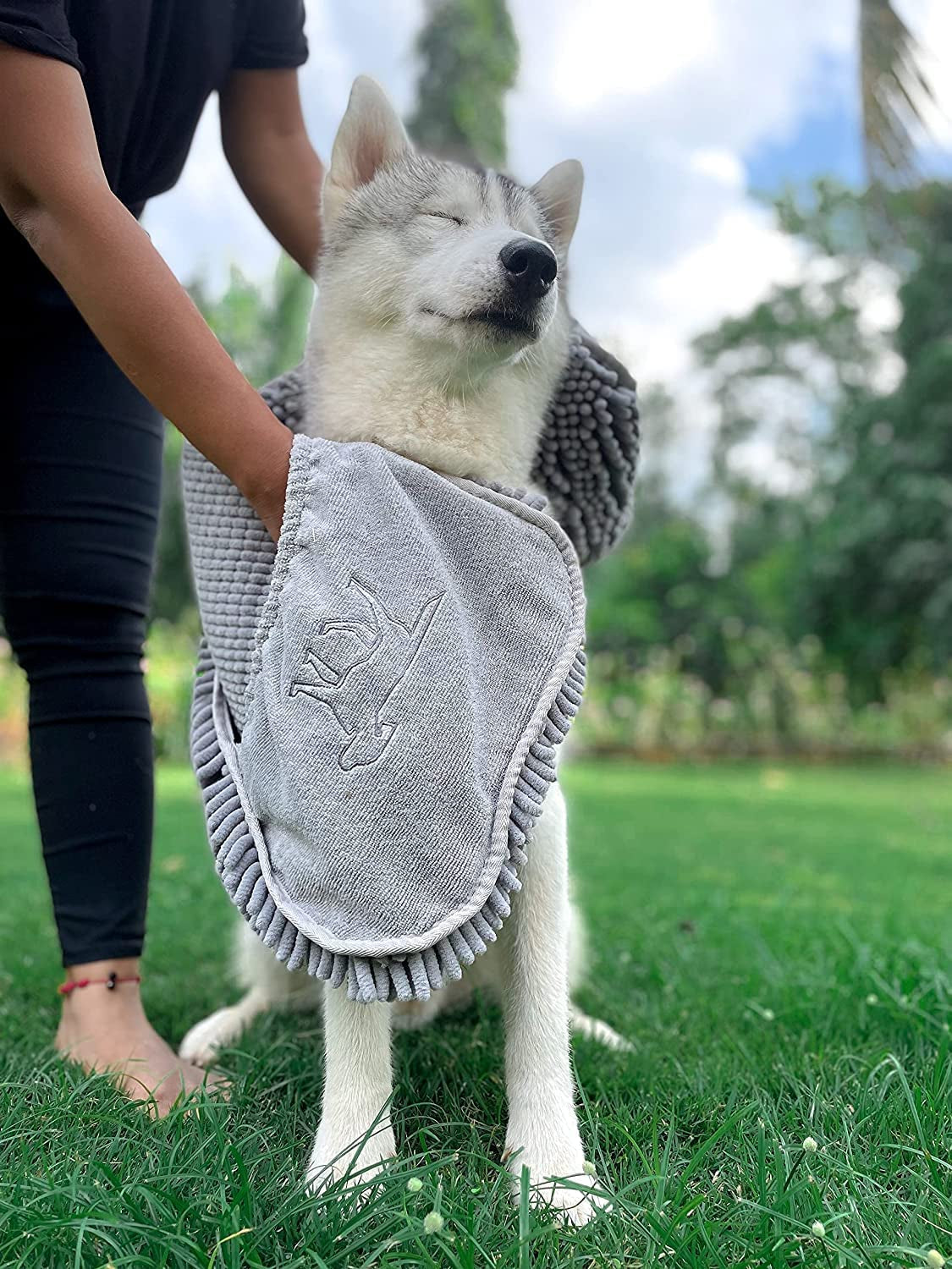 Extra Large Ultra Absorbent Microfiber Dog Bath Towel - 35"x15" with Comfortable Hand Pockets, Suitable for Indoor and Outdoor Use, Durable and Machine Washable